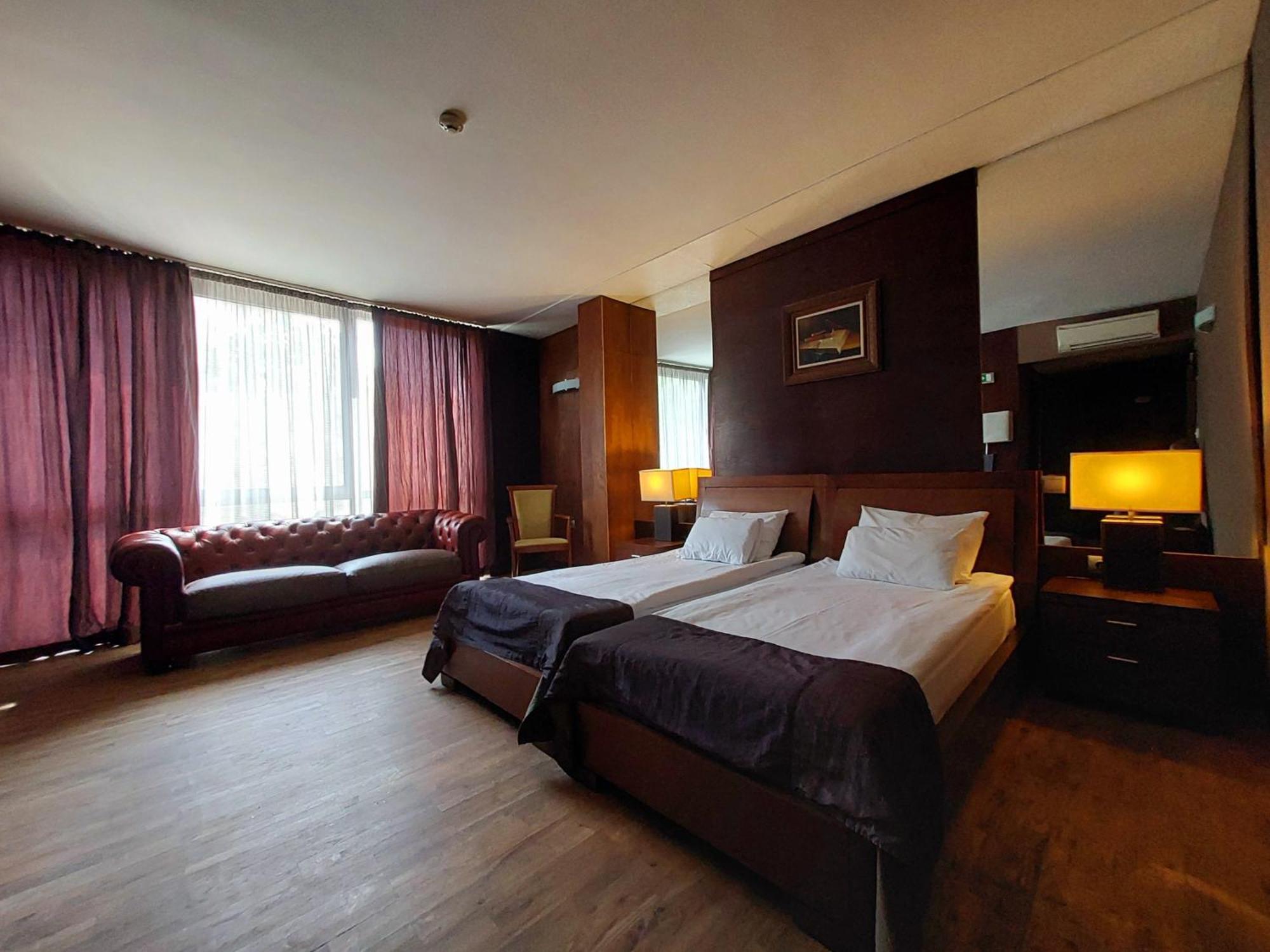 Hotel City Pleven Eksteriør billede